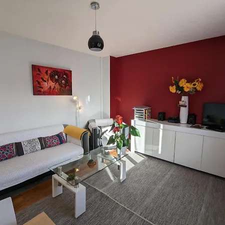 Avec Terrasse Et Jardin, Ideal Pour 4 Personnes, A - Fr-1-653-196 *