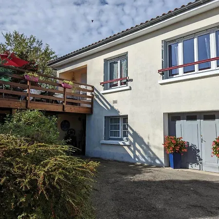 Avec Terrasse Et Jardin, Ideal Pour 4 Personnes, A - Fr-1-653-196 Daire Barbezieux-Saint-Hilaire