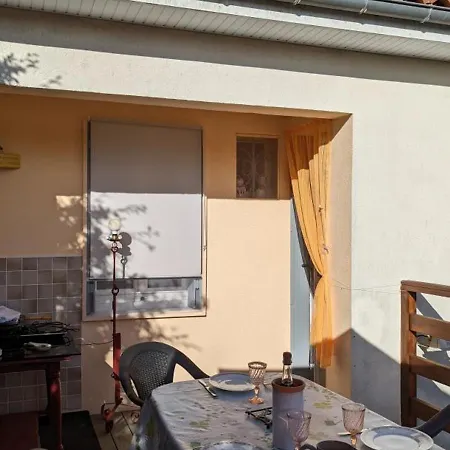 Avec Terrasse Et Jardin, Ideal Pour 4 Personnes, A - Fr-1-653-196 Apartmán Barbezieux-Saint-Hilaire