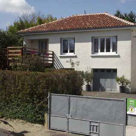 Avec Terrasse Et Jardin, Ideal Pour 4 Personnes, A - Fr-1-653-196 * Barbezieux-Saint-Hilaire