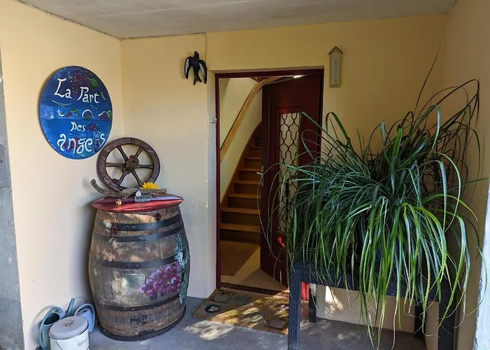 Avec Terrasse Et Jardin, Idéal Pour 4 Personnes, à - Fr-1-653-196 * Barbezieux-Saint-Hilaire