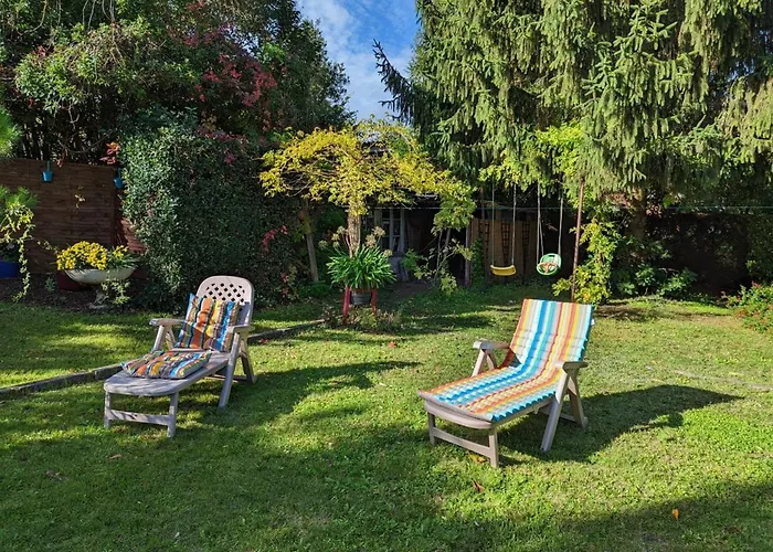 Avec Terrasse Et Jardin, Idéal Pour 4 Personnes, à - Fr-1-653-196 *